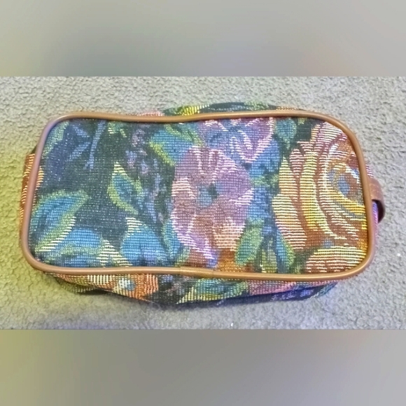 Small Vintage Dosike Floral makeup/travel bag - Picture 5 of 6